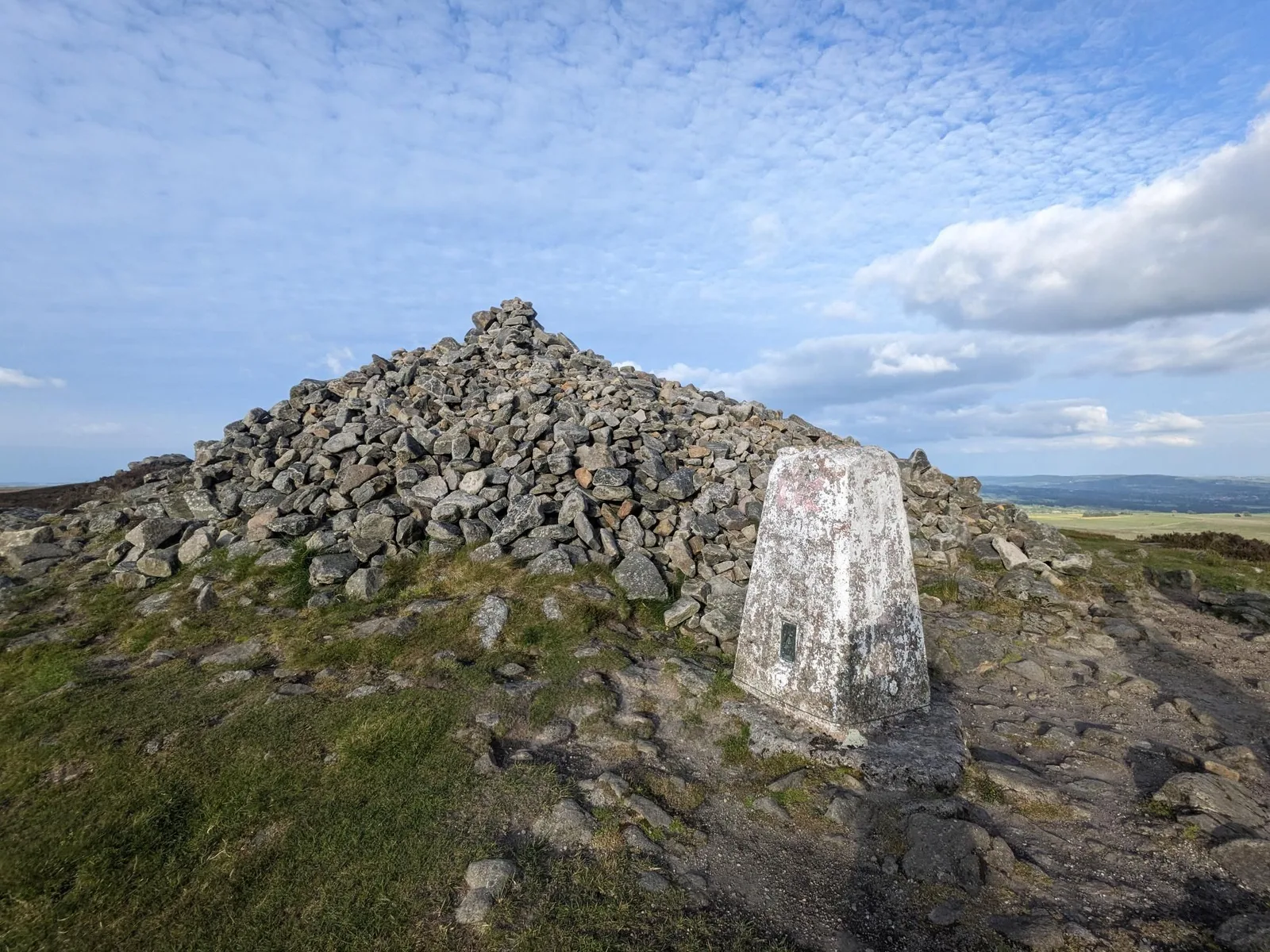Beamsley Beacon and Lippersley Pike from Ilkley — route cover photo
