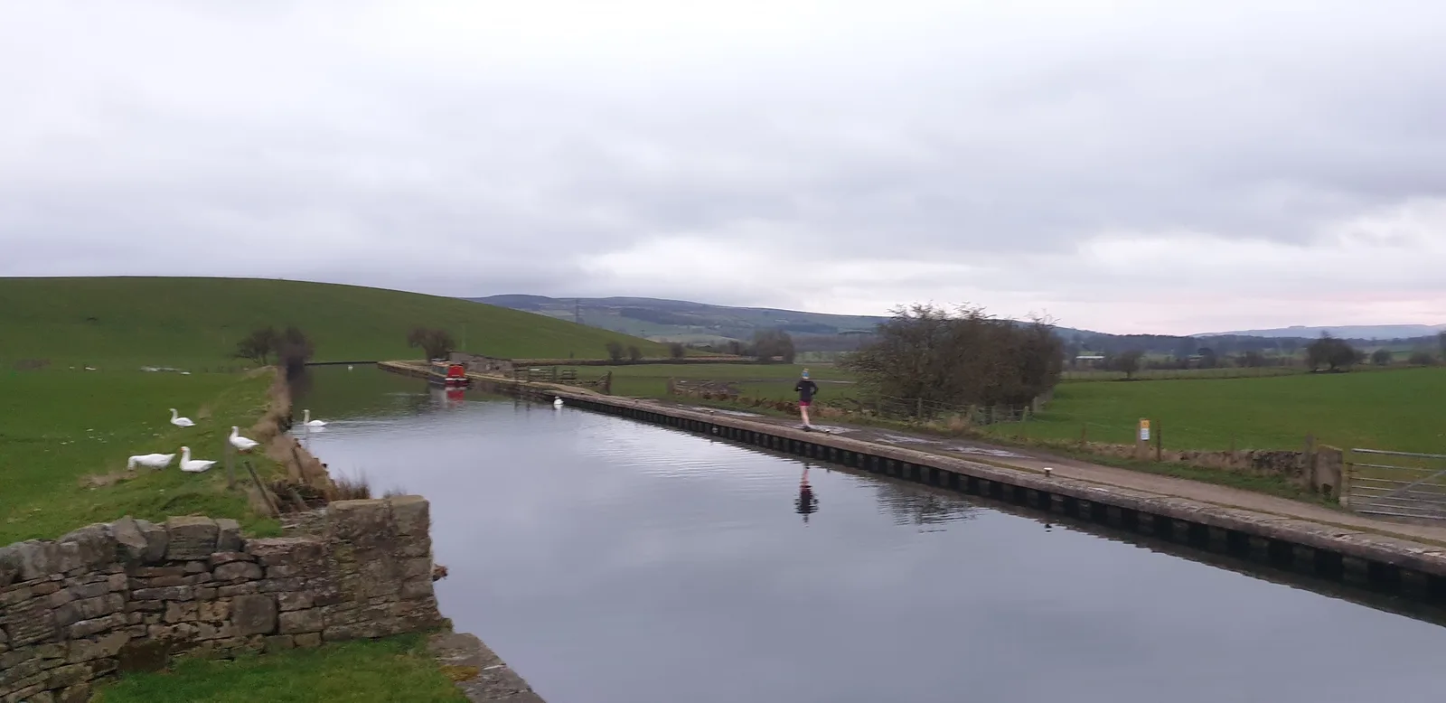 Canal towpath running from Skipton
